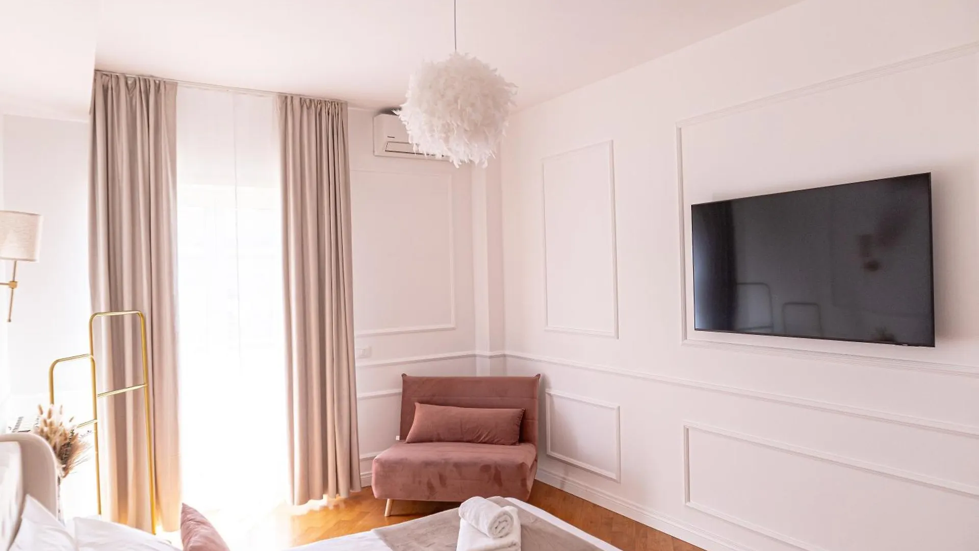 The Aristocats Apartment Рим 0*,  Италия